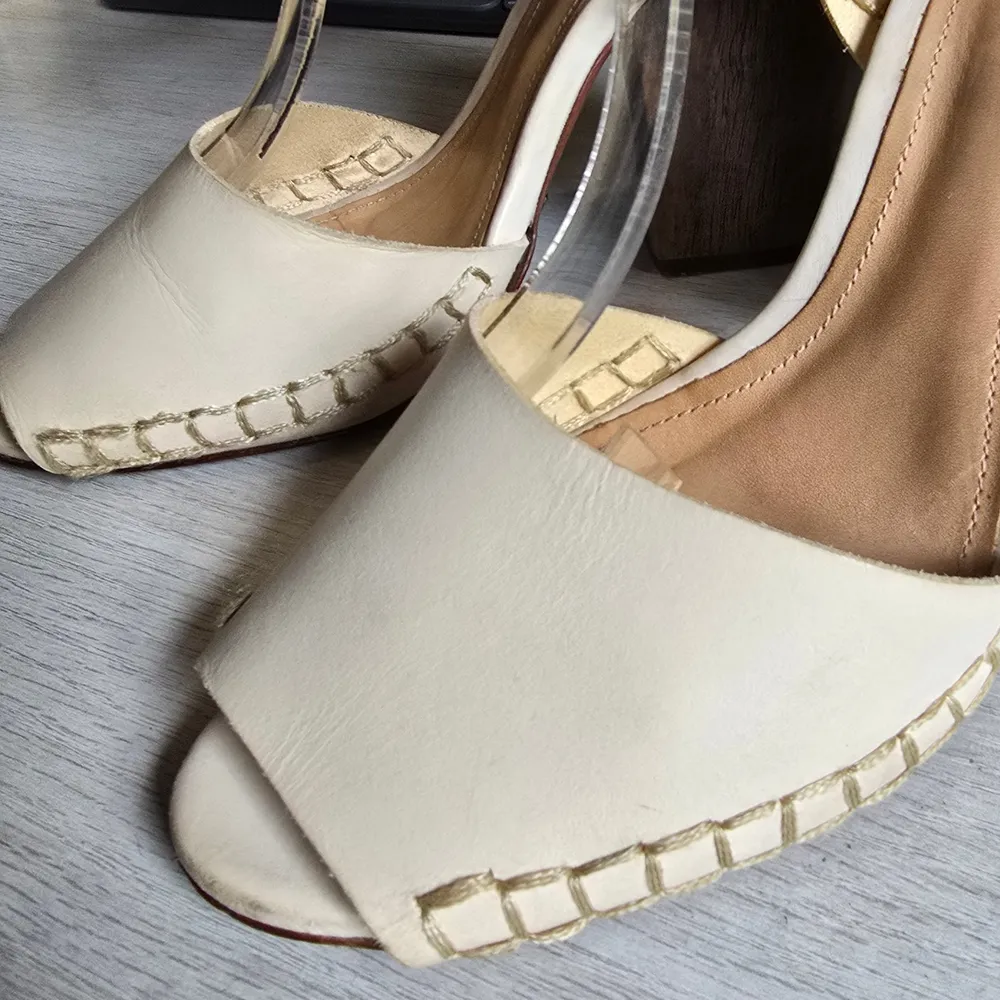 Sandália couro Schutz