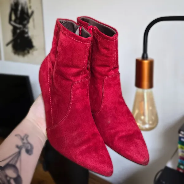 Bota vermelha suede