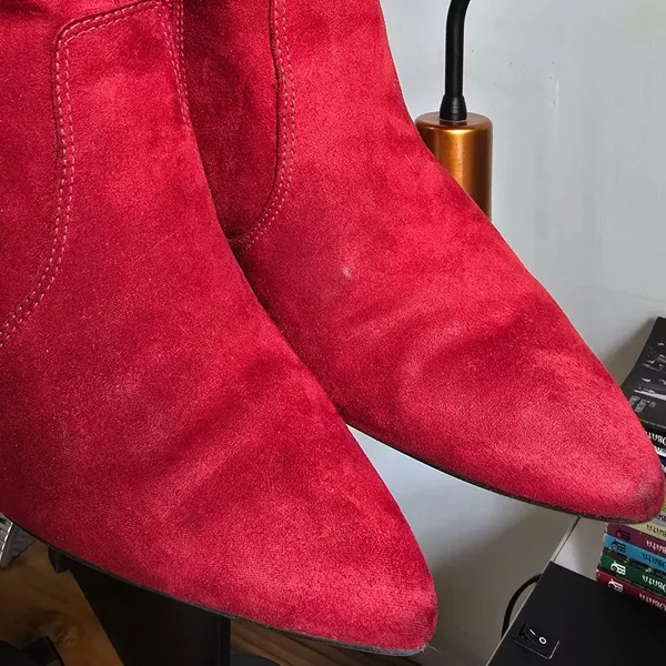 Bota vermelha suede