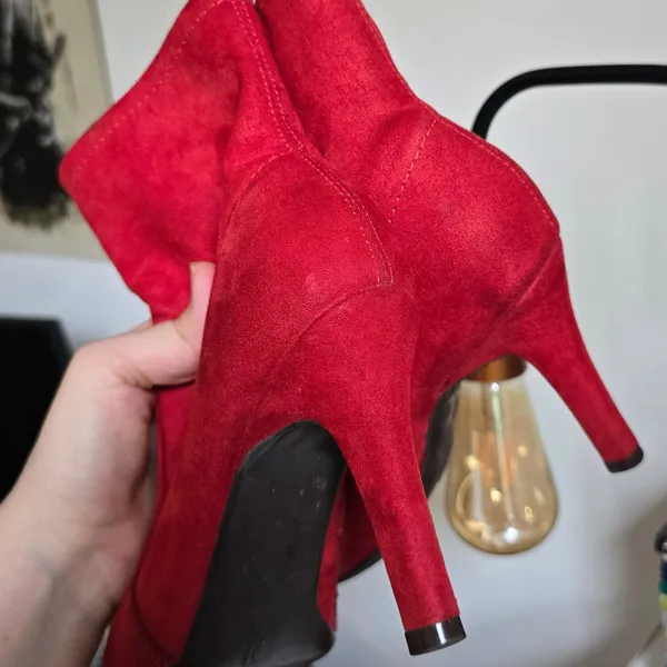 Bota vermelha suede