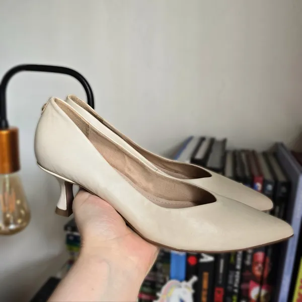 Scarpin Jorge Bischoff bege