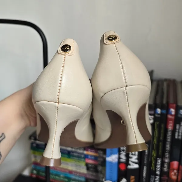 Scarpin Jorge Bischoff bege