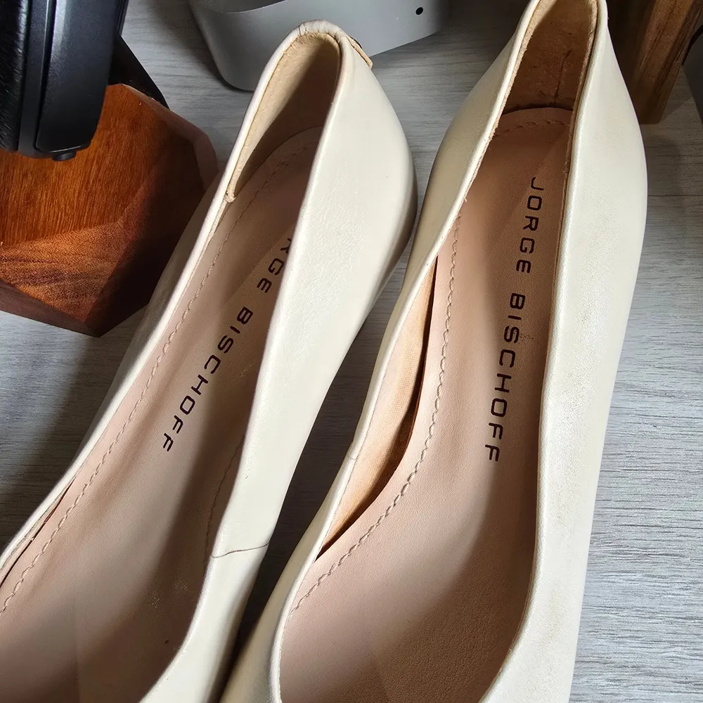 Scarpin Jorge Bischoff bege