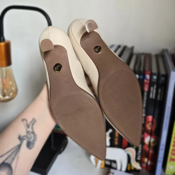 Scarpin Jorge Bischoff bege