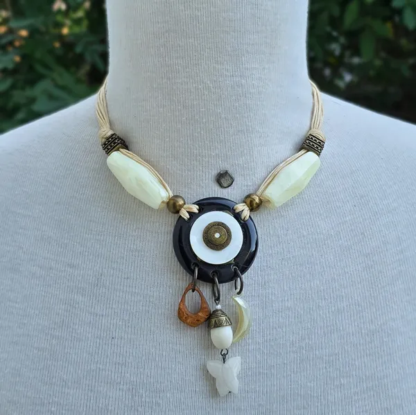 Colar francês artesanal