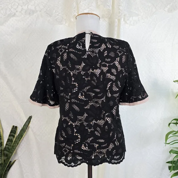 Blusa Le Lis Blanc preta renda soutache