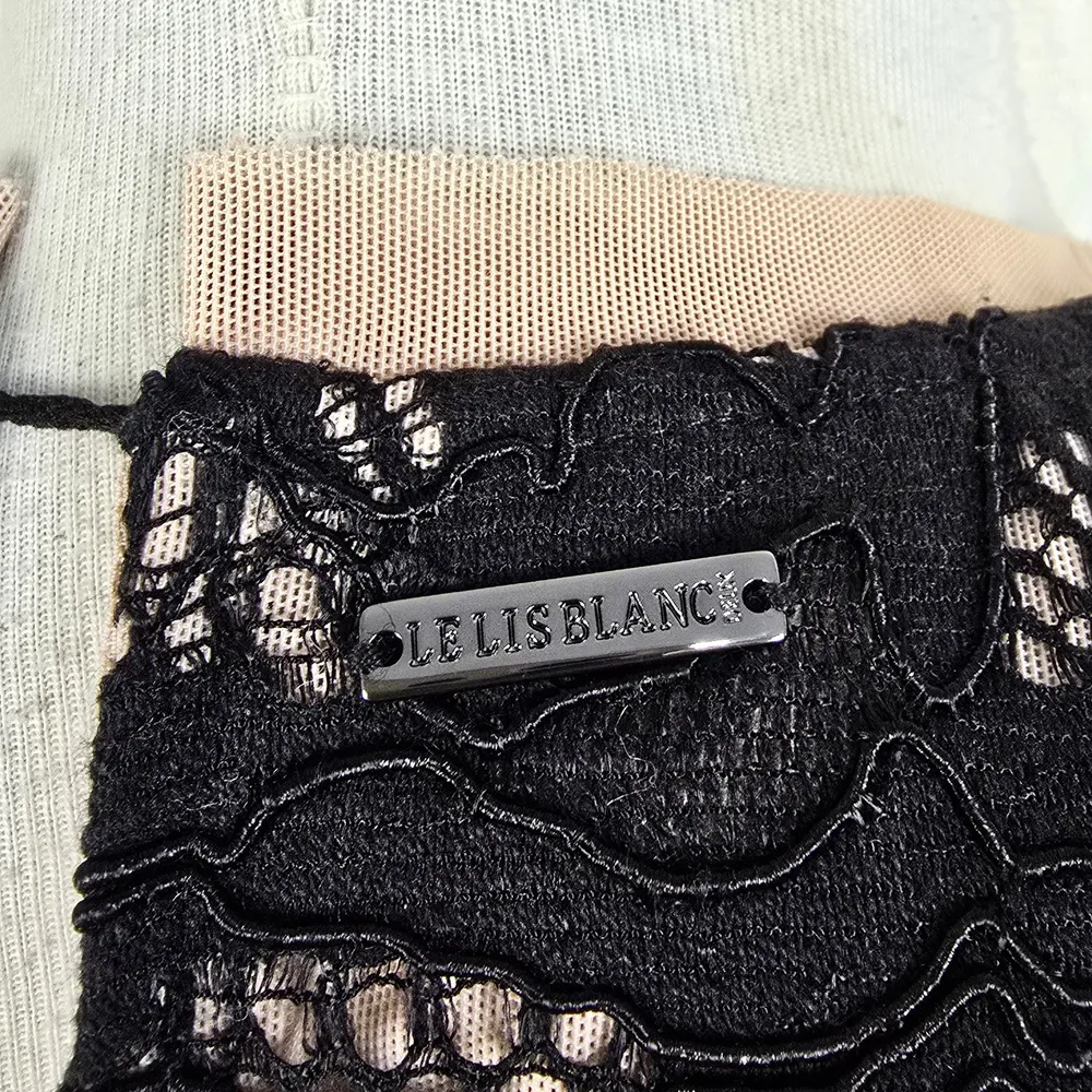 Blusa Le Lis Blanc preta renda soutache