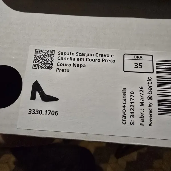 Scarpin Cravo e Canella Preto Couro Legítimo Salto Bloco