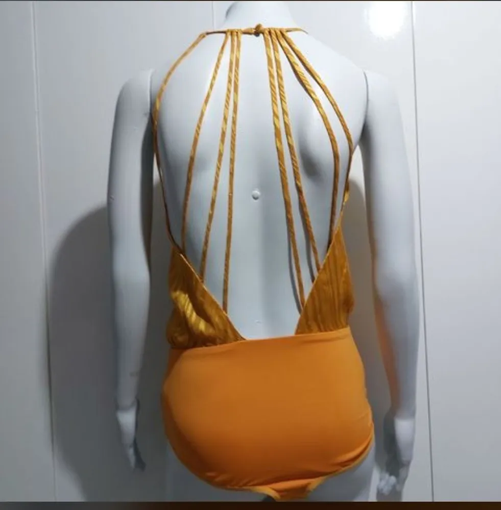 UNDERTOP body novo