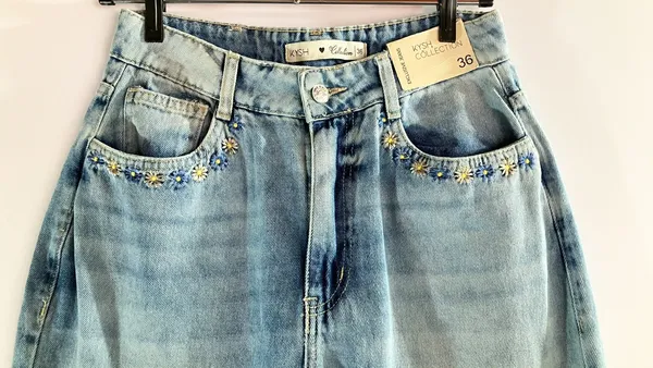 Jeans Mom Claro com Bordado Floral - Tam 36