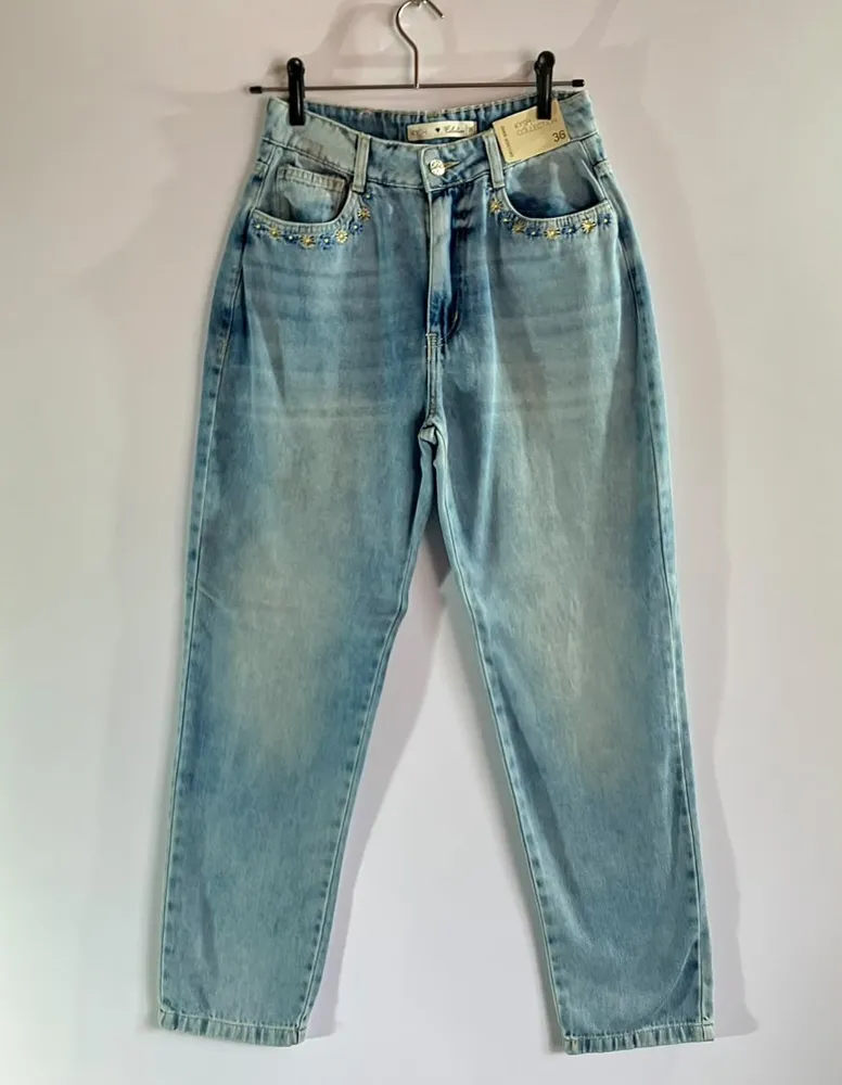 Jeans Mom Claro com Bordado Floral - Tam 36