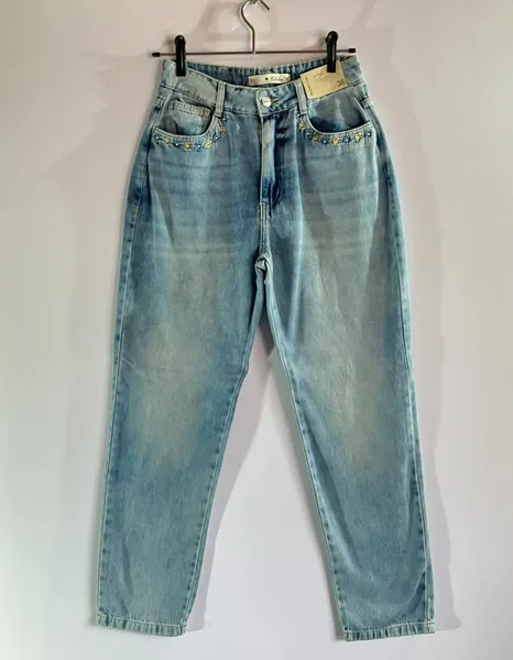 Jeans Mom Claro com Bordado Floral - Tam 36