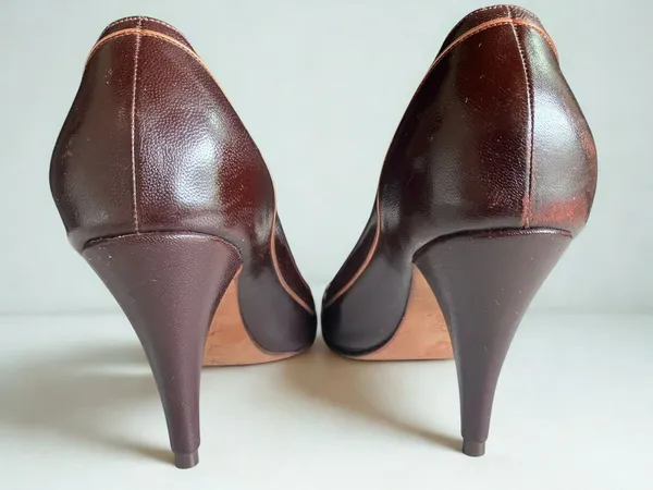 Scarpin Marrom Retrô Sarah Chofakian - 37