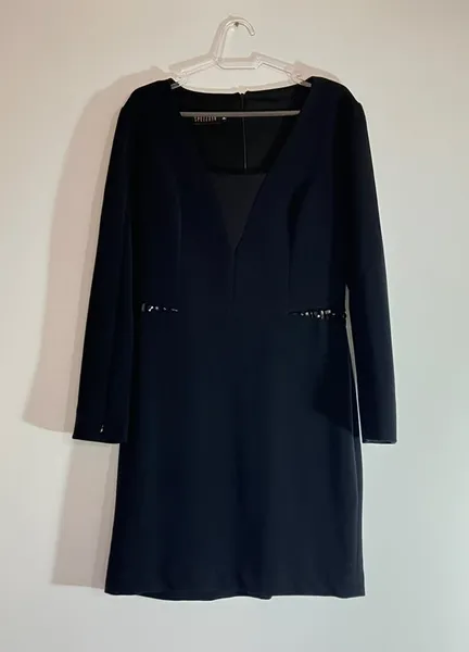 Vestido Spezzato Preto Curto com Mangas - P