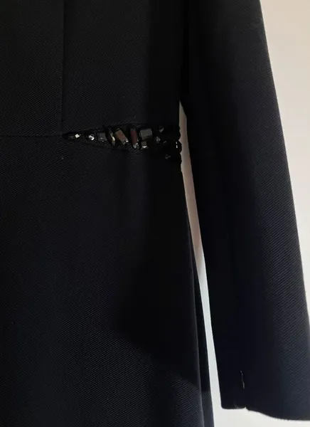 Vestido Spezzato Preto Curto com Mangas - P