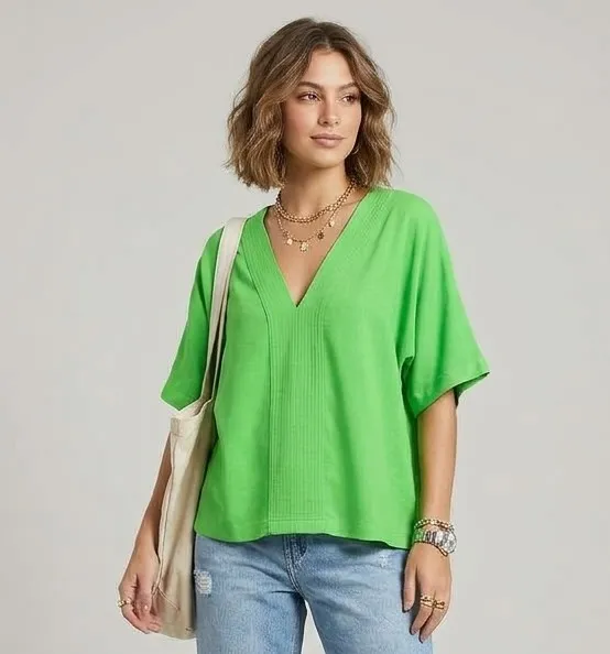 Blusa AK Verde Lima Decote V - P