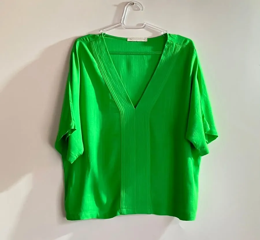 Blusa AK Verde Lima Decote V - P