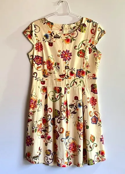 Vestido Vintage Floral Romântico - M