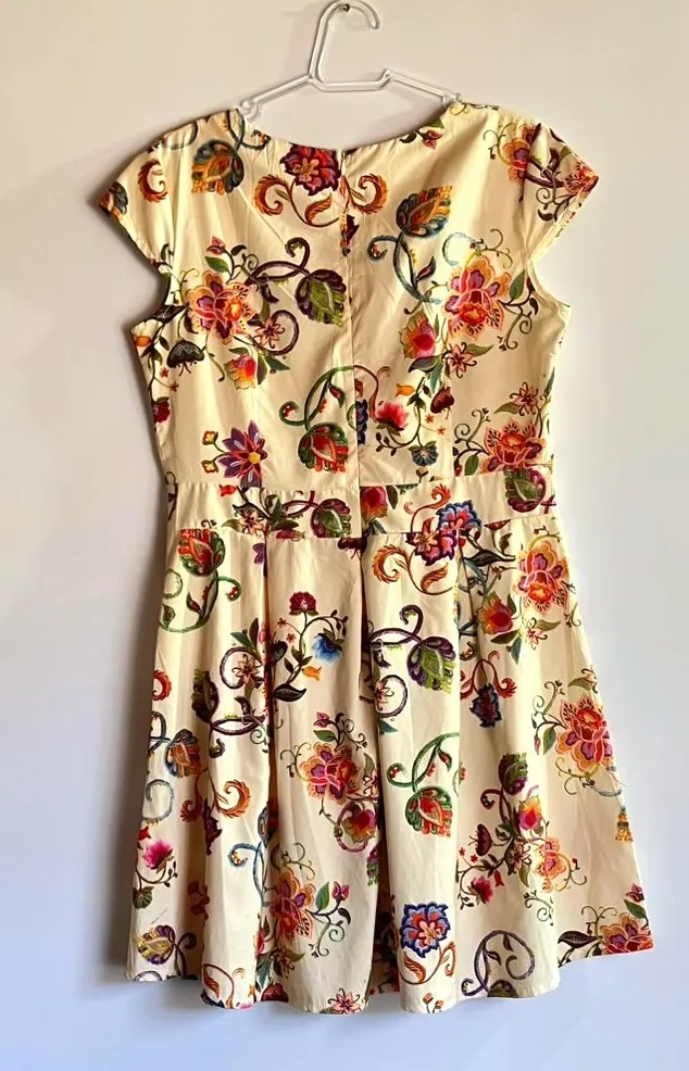 Vestido Vintage Floral Romântico - M