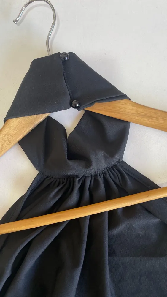 vestido curto frente unico