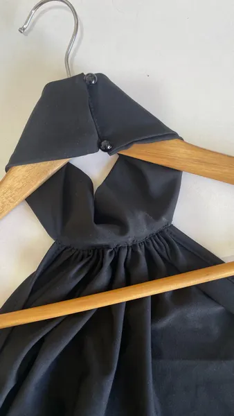vestido curto frente unico