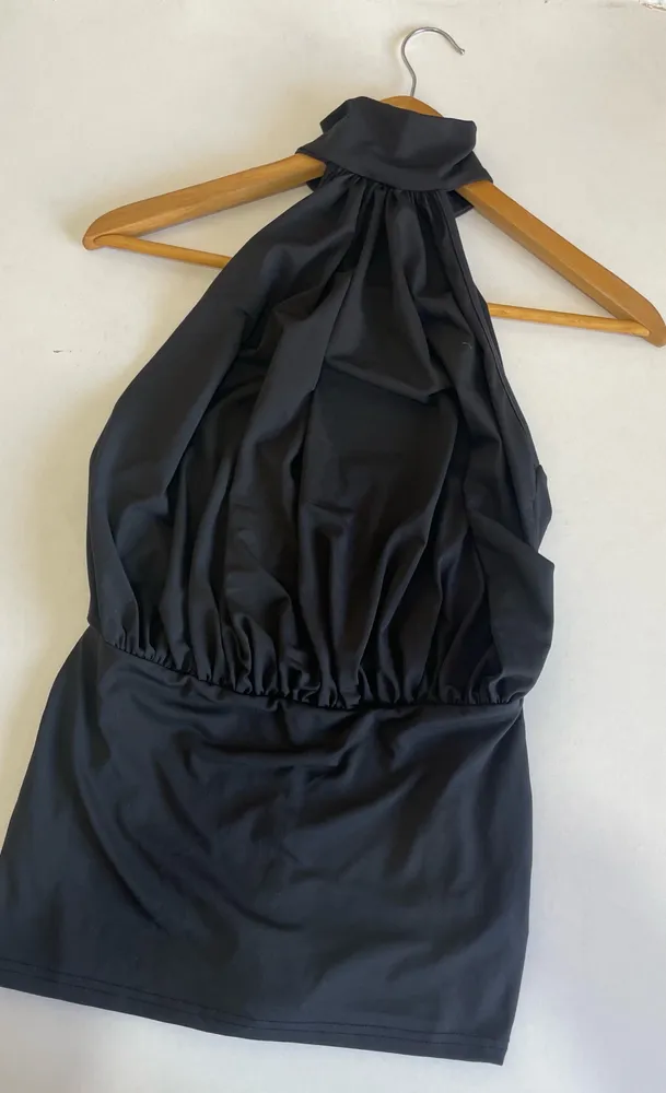 vestido curto frente unico