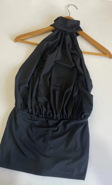 vestido curto frente unico