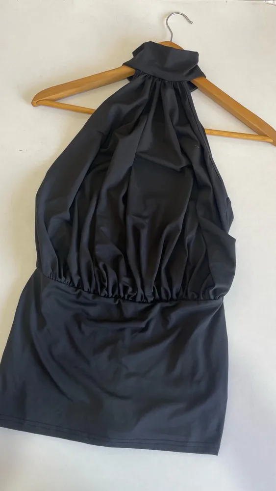 vestido curto frente unico
