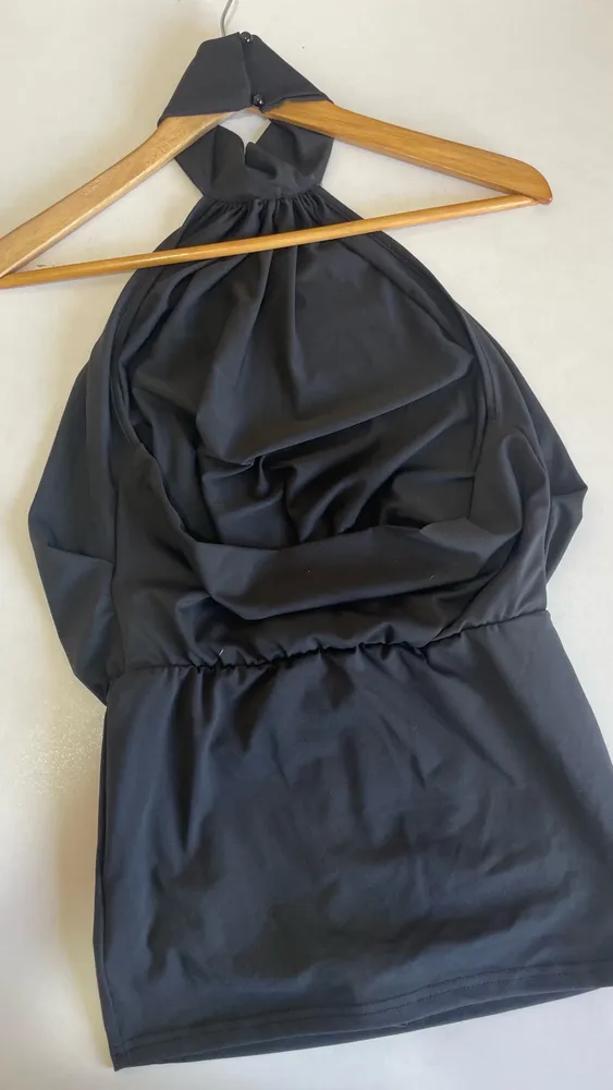 vestido curto frente unico