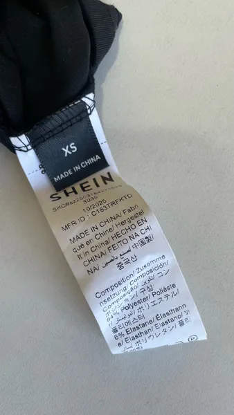 vestido curto frente unico