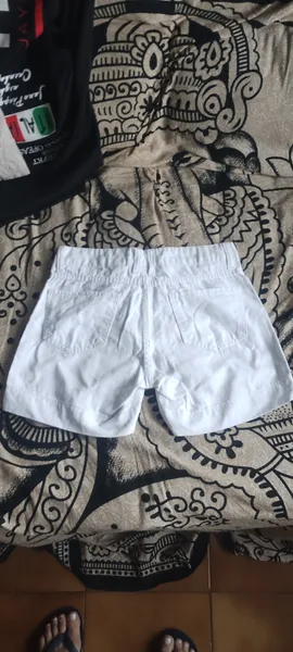 short branquissimo