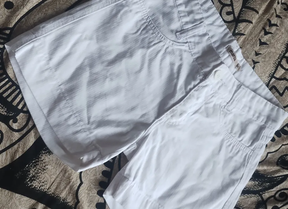 short branquissimo