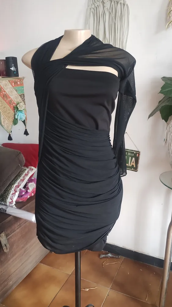 vestido preto muso