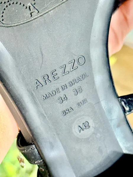 sandália arezzo preta salto baixo 34