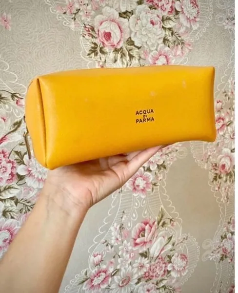Necessaire amarela Acqua di Parma em couro nova