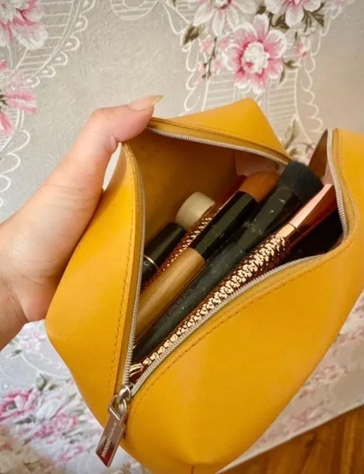 Necessaire amarela Acqua di Parma em couro nova