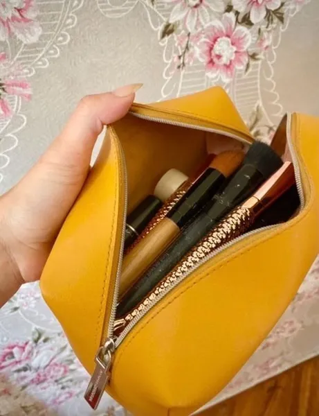 Necessaire amarela Acqua di Parma em couro nova