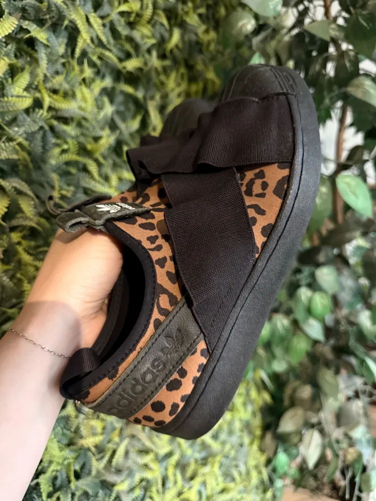 tênis adidas superstar animal print oncinha