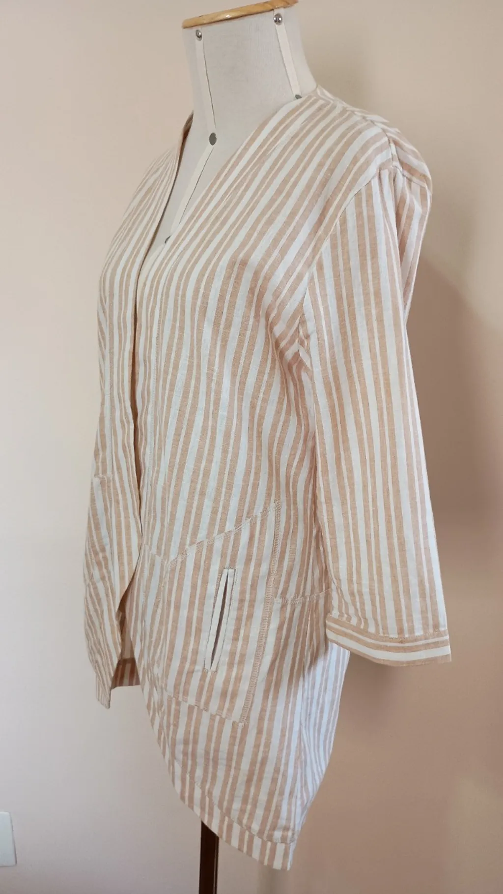 Blazer estilo kimono em linho e algodão