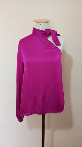 blusa de um ombro só Colcci