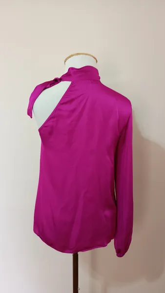 blusa de um ombro só Colcci
