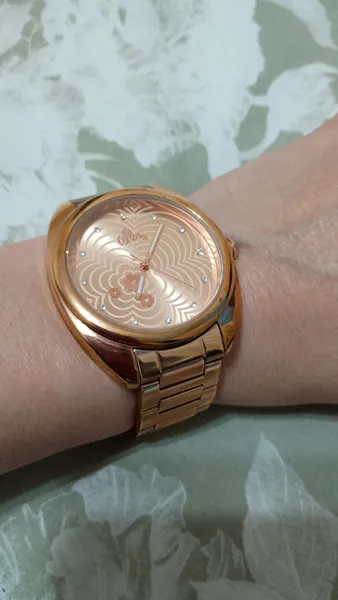 Relógio dourado Allora