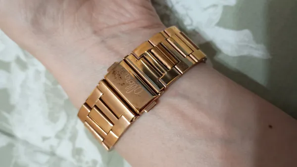 Relógio dourado Allora