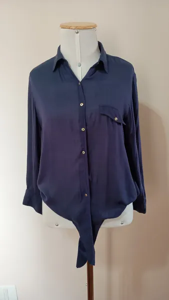 camisa em viscose azul marinho