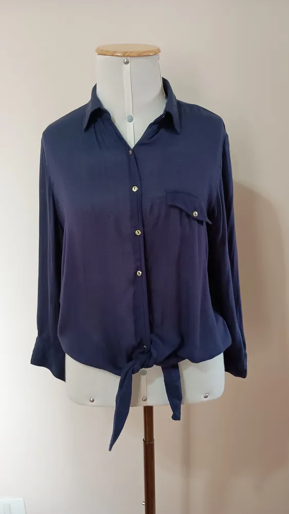camisa em viscose azul marinho