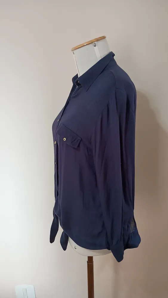 camisa em viscose azul marinho