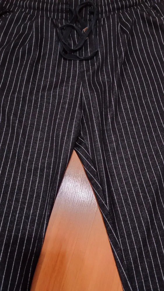 Calça preta risca de giz