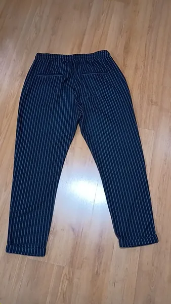 Calça preta risca de giz