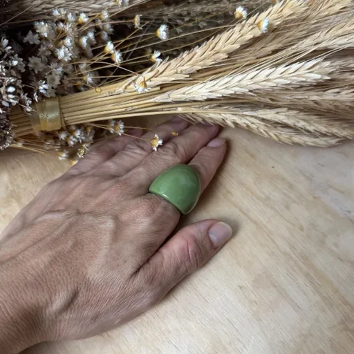 Lotinho com 4 aneis novos em resina tam adulto