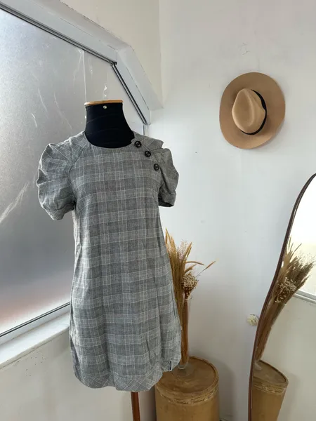 vestido tubinho hering cinza xadrez tam P
